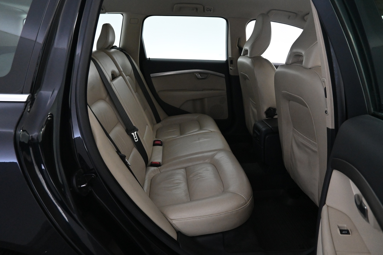 VOLVO V70 2010
