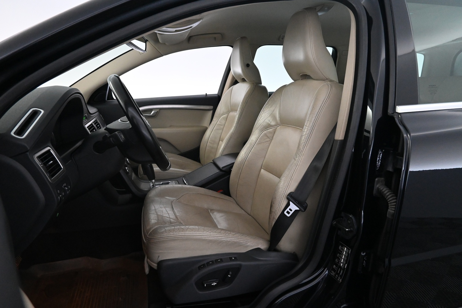 VOLVO V70 2010