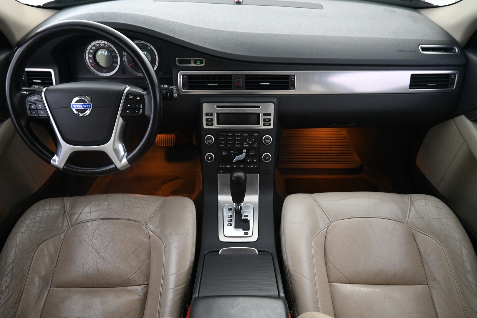 VOLVO V70 2010