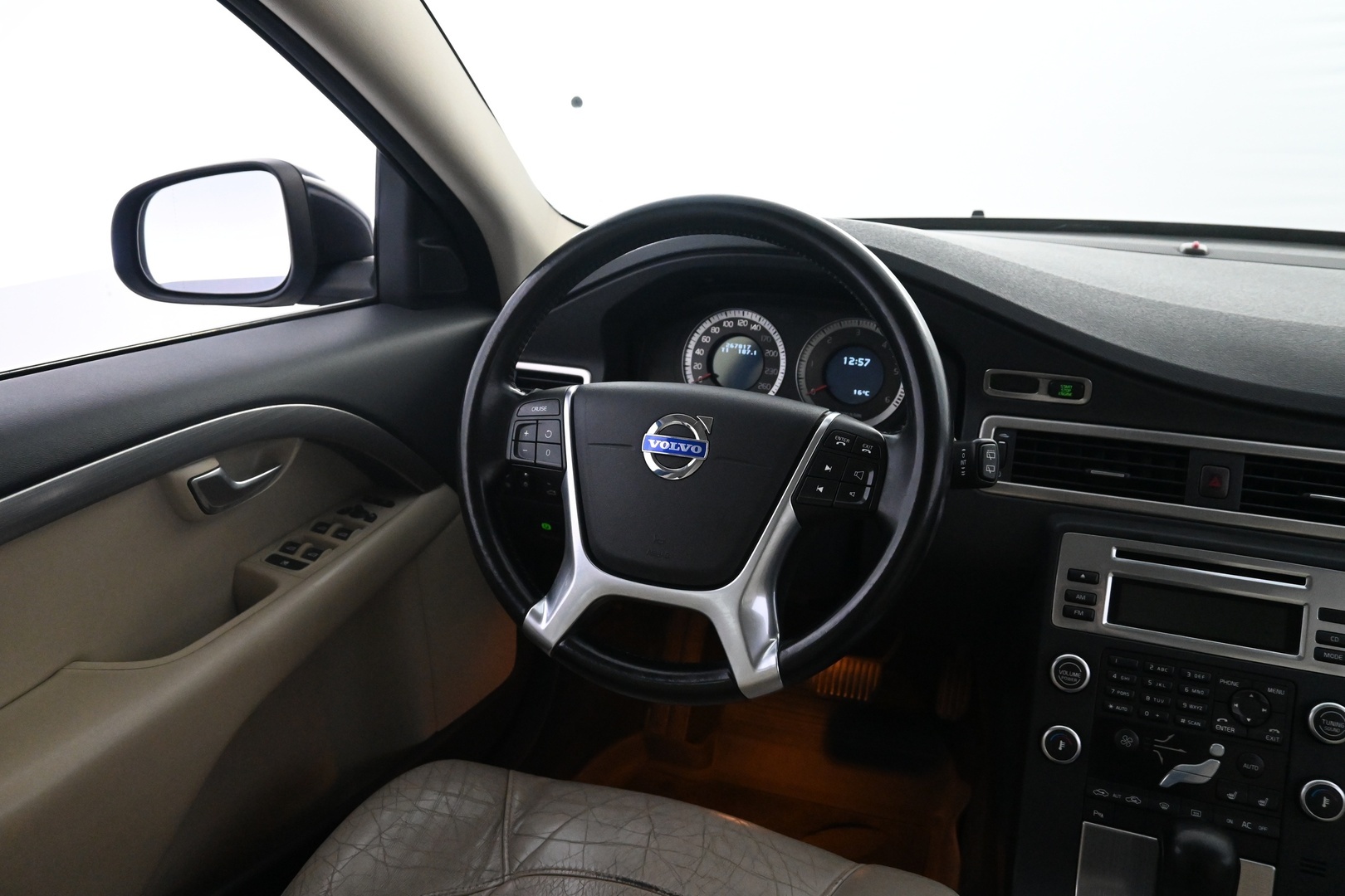 VOLVO V70 2010