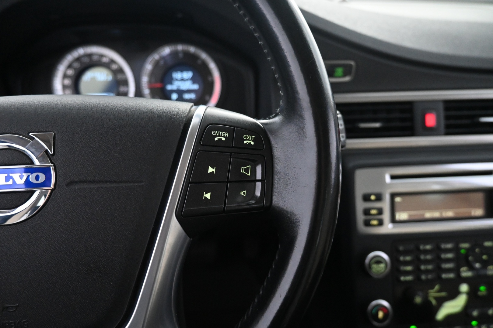 VOLVO V70 2010