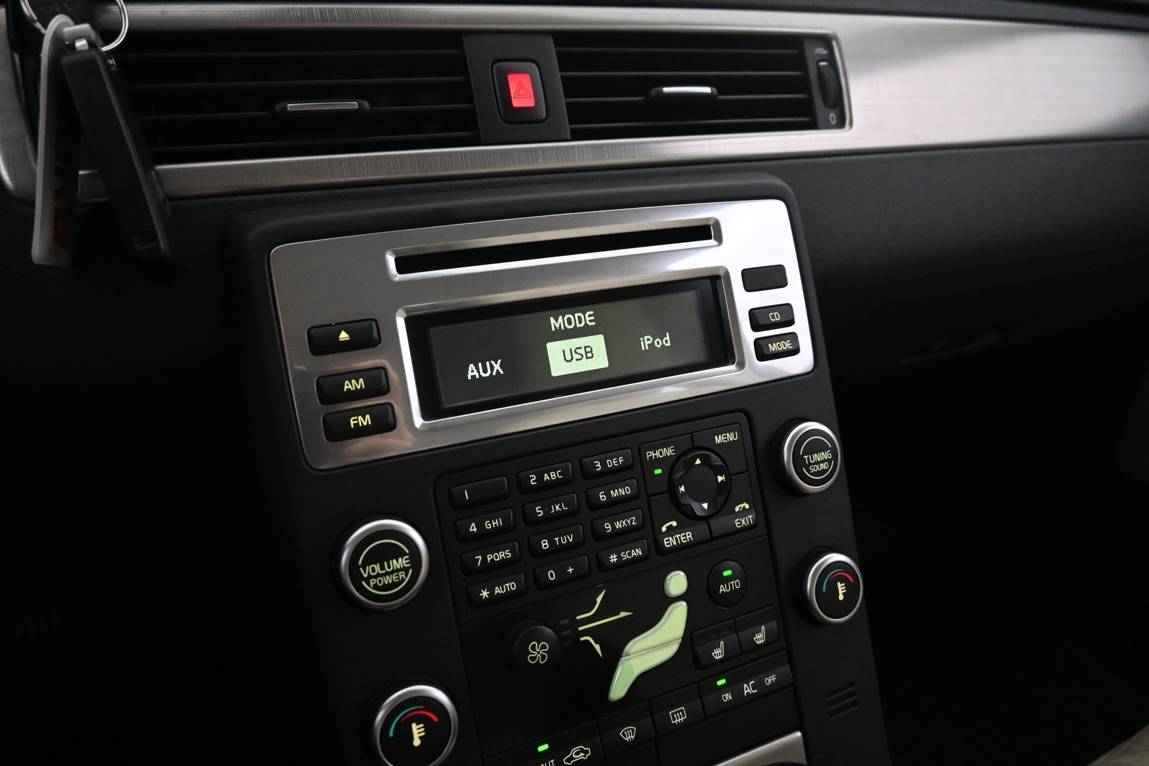 VOLVO V70 2010