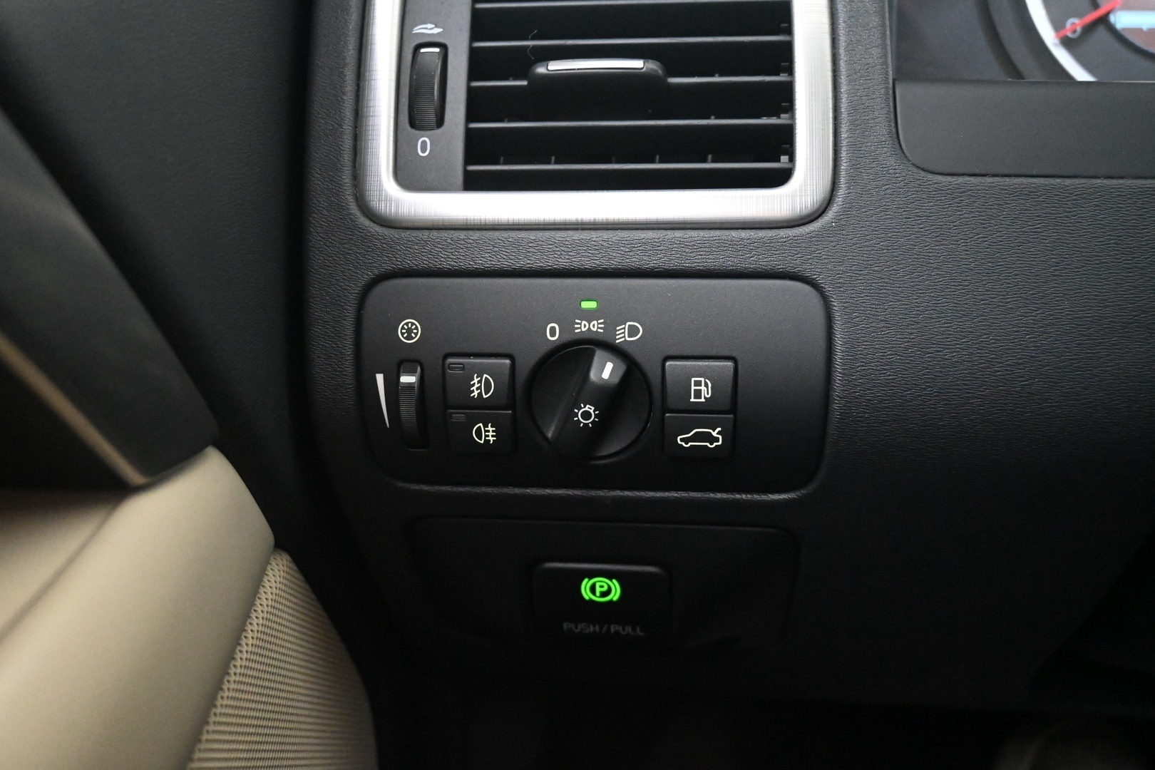 VOLVO V70 2010