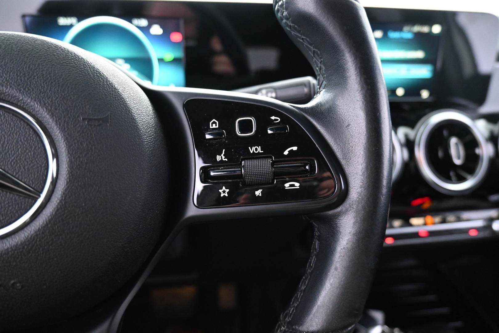 MERCEDES-BENZ GLB 2021