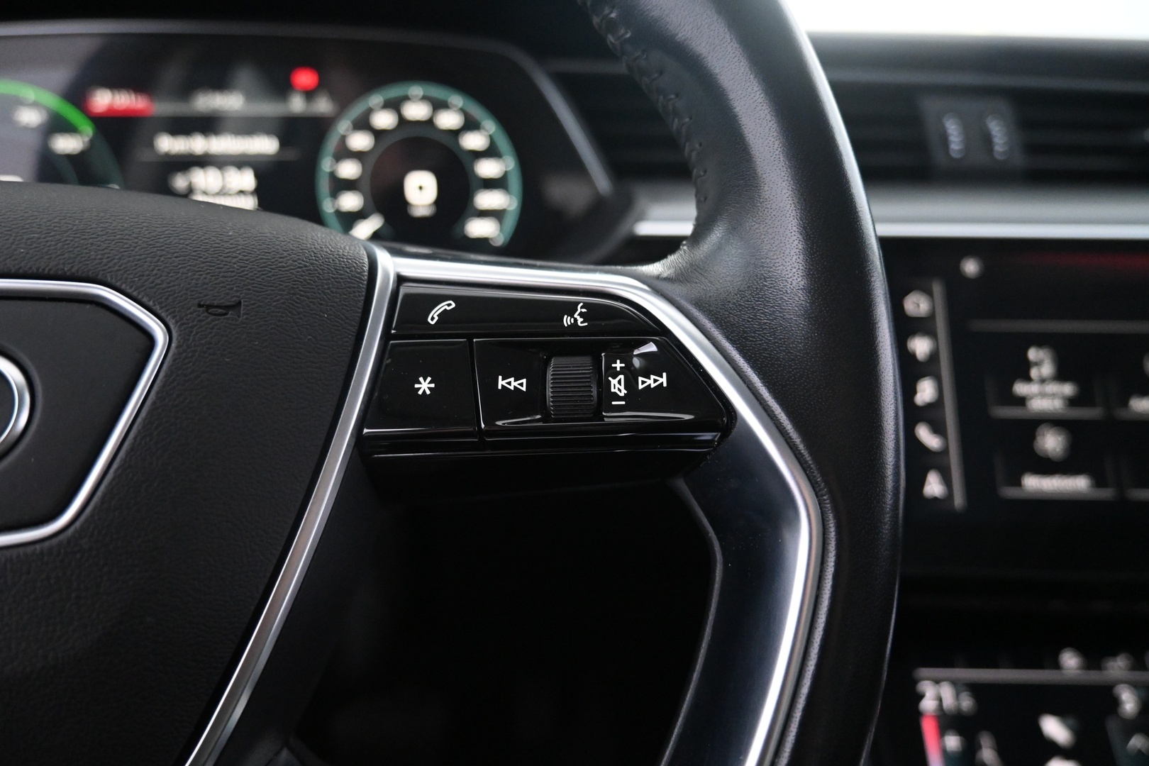 AUDI e-tron 2019