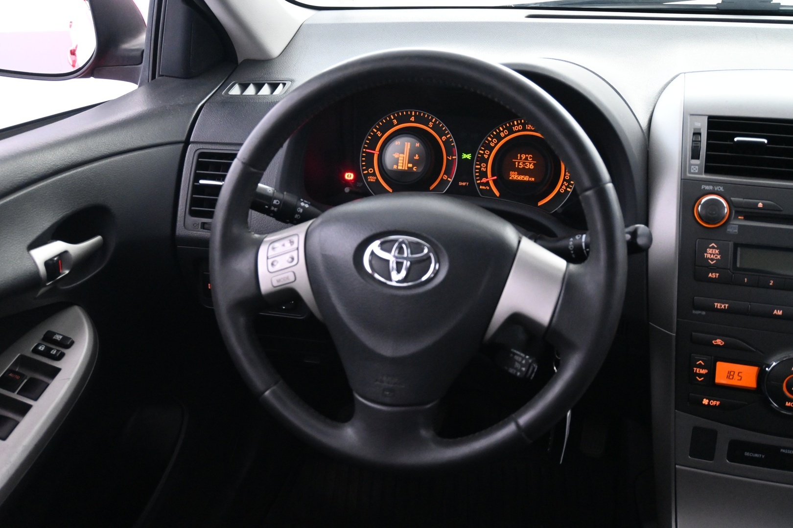 TOYOTA Corolla 2011