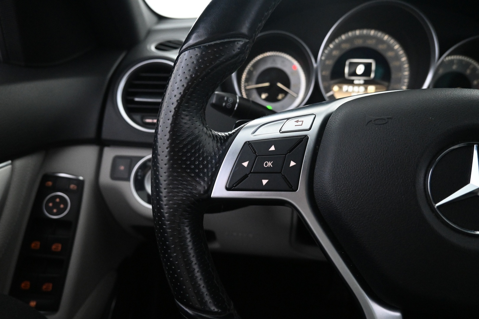 MERCEDES-BENZ C 2012