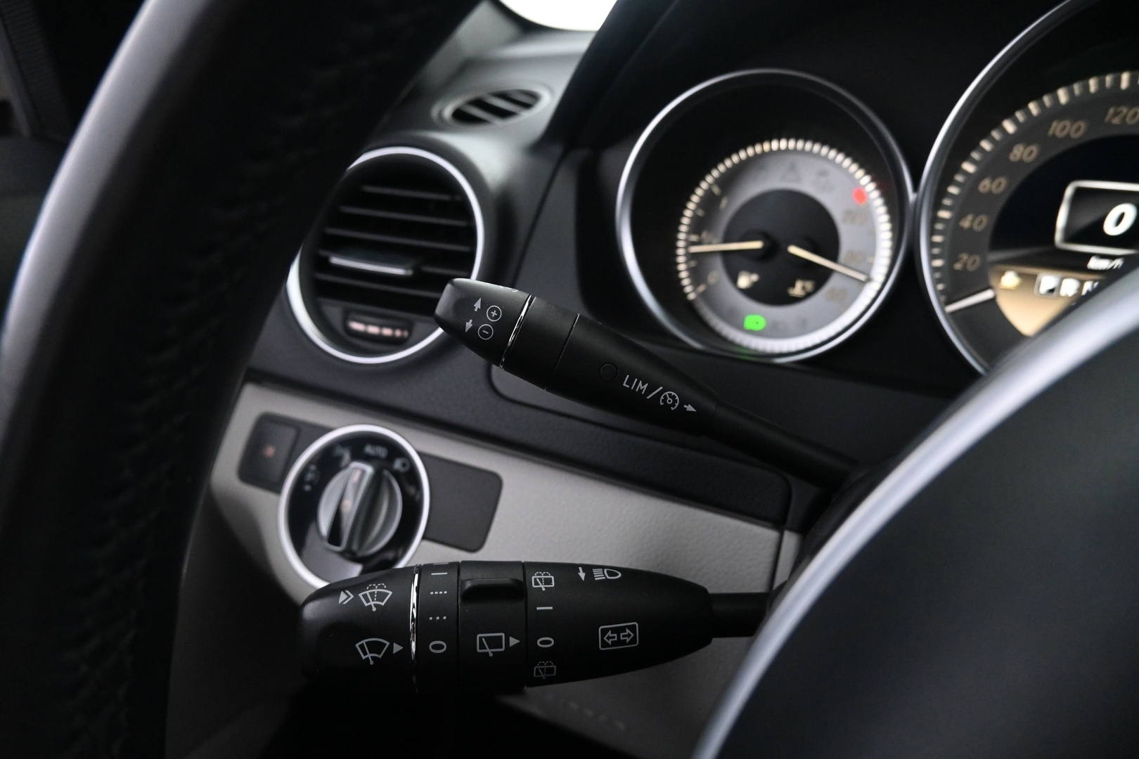 MERCEDES-BENZ C 2012