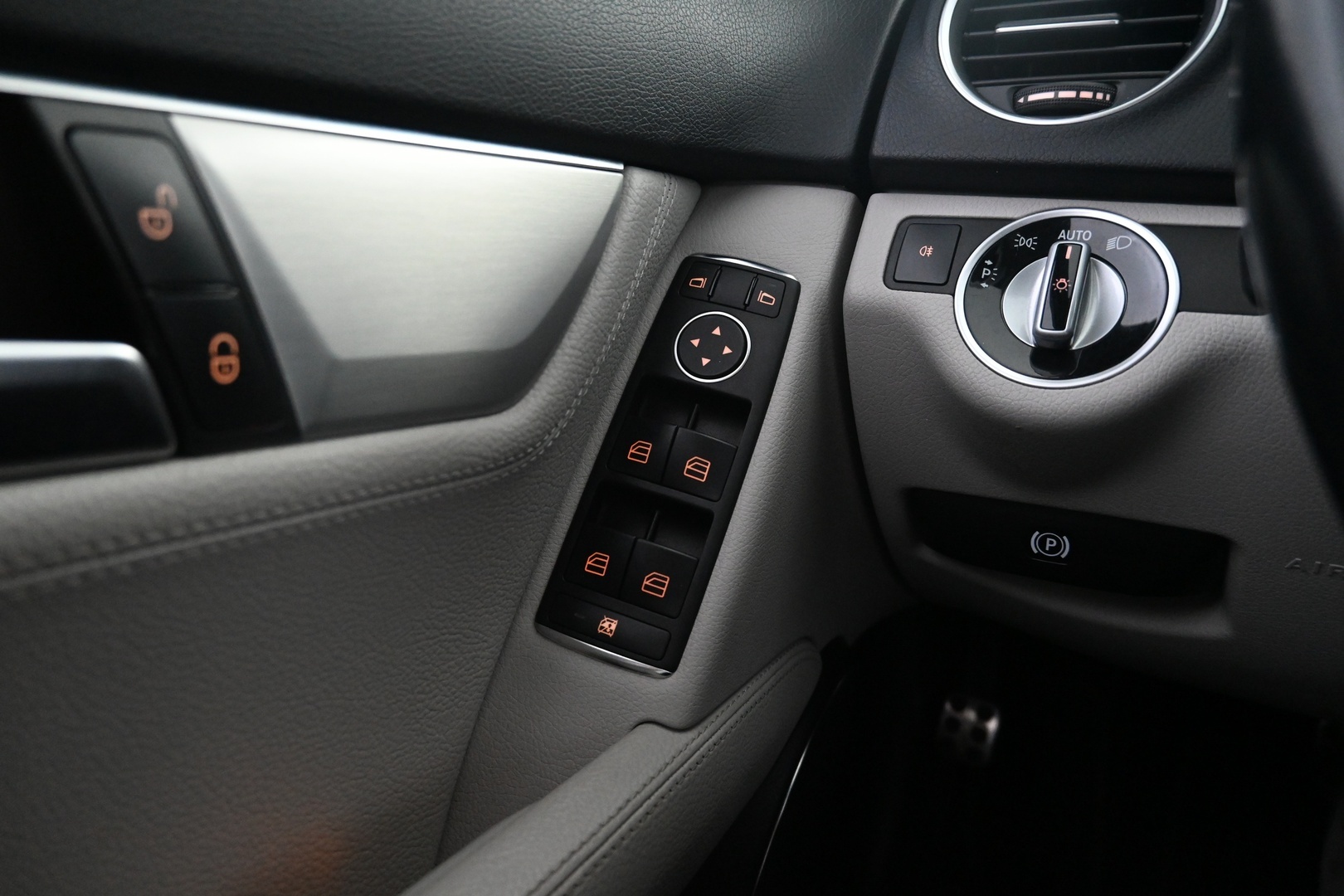 MERCEDES-BENZ C 2012