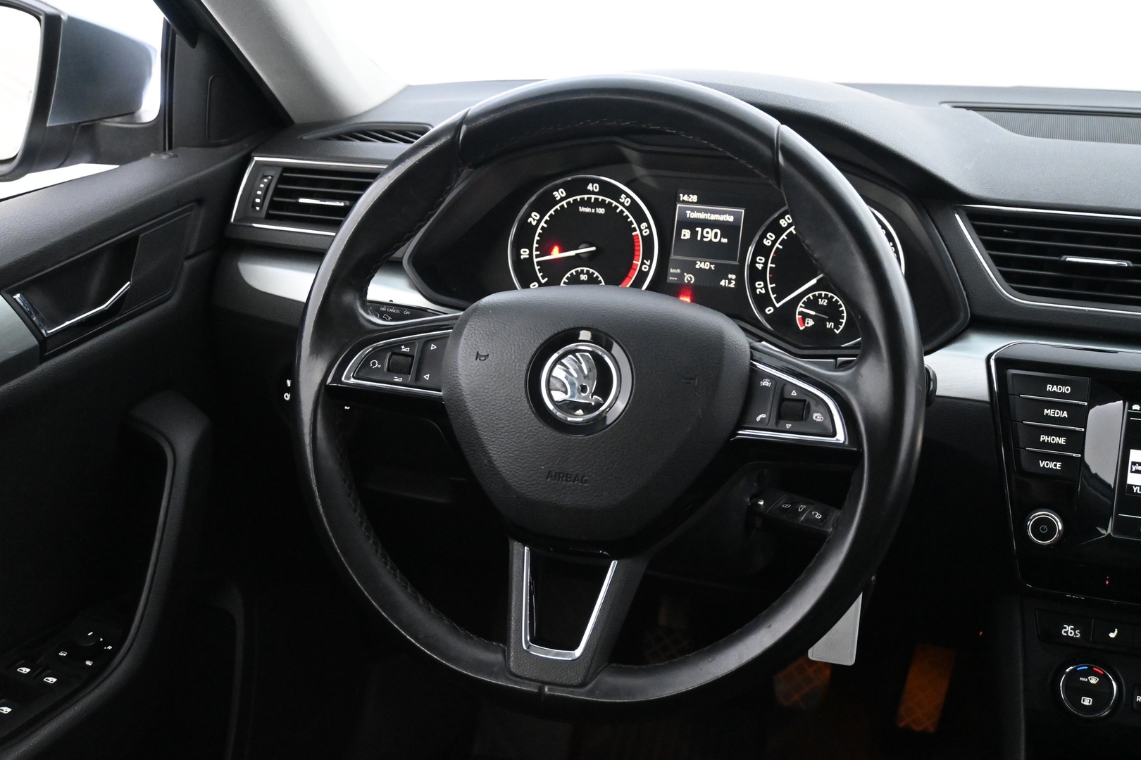 SKODA Superb 2016