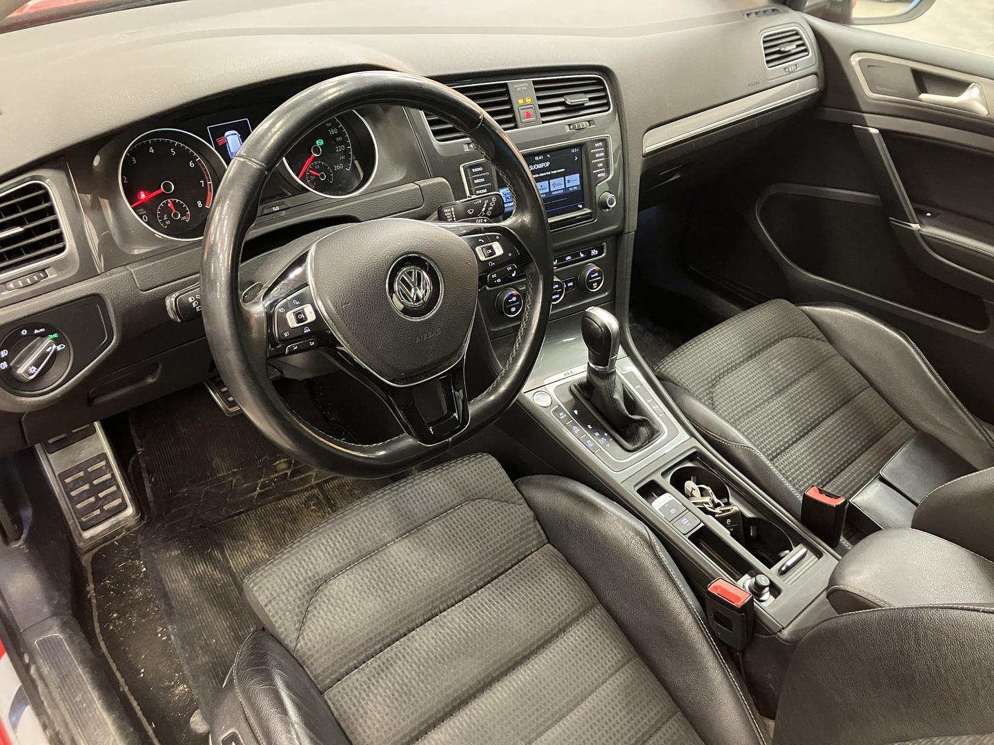 VOLKSWAGEN Golf 2016