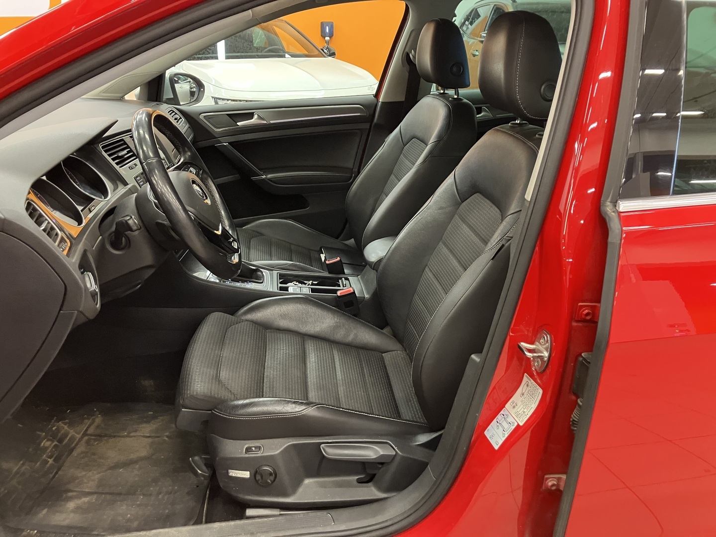 VOLKSWAGEN Golf 2016