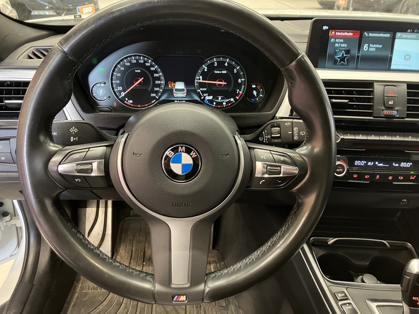 BMW 320 2019