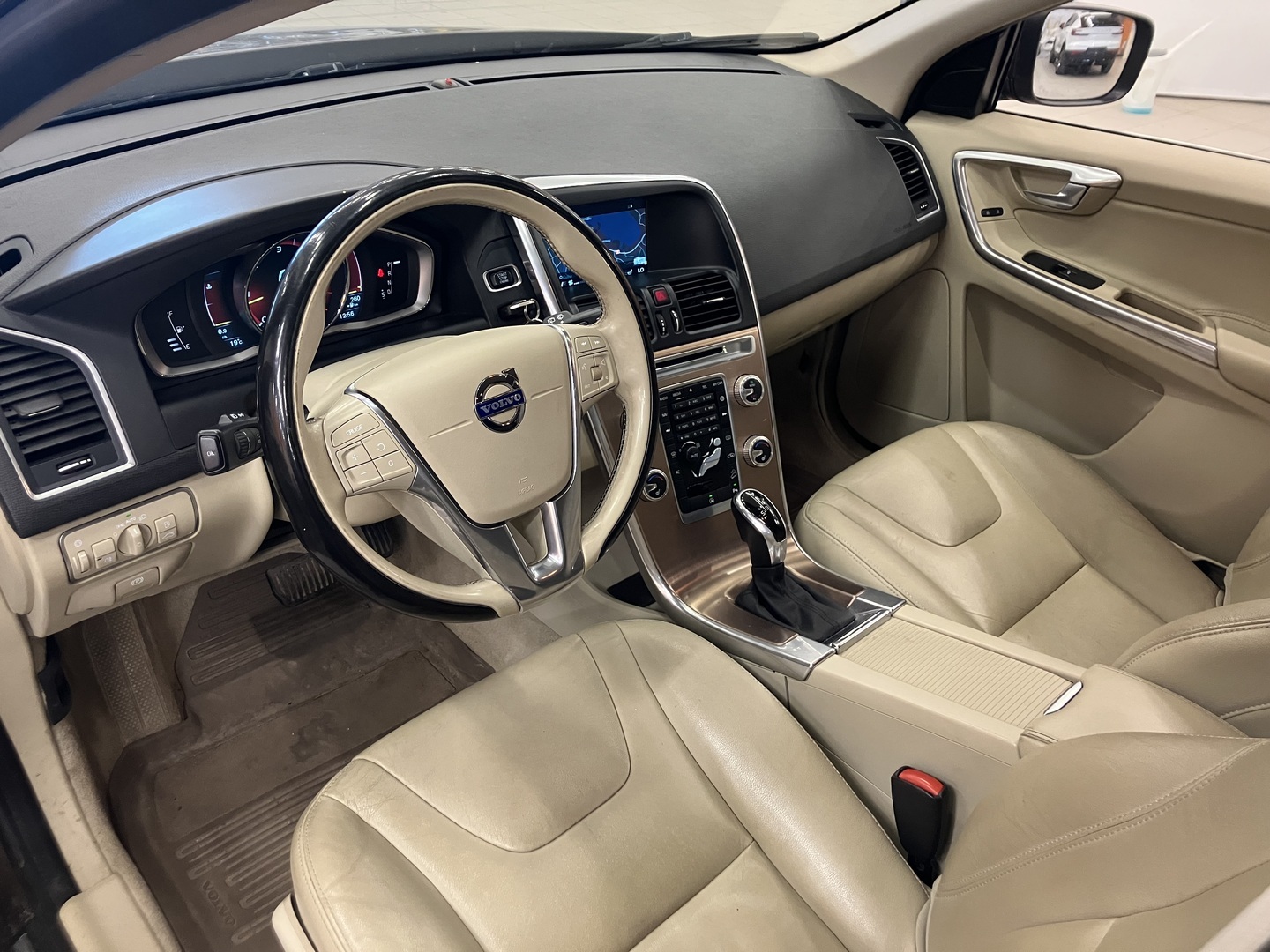VOLVO XC60 2016