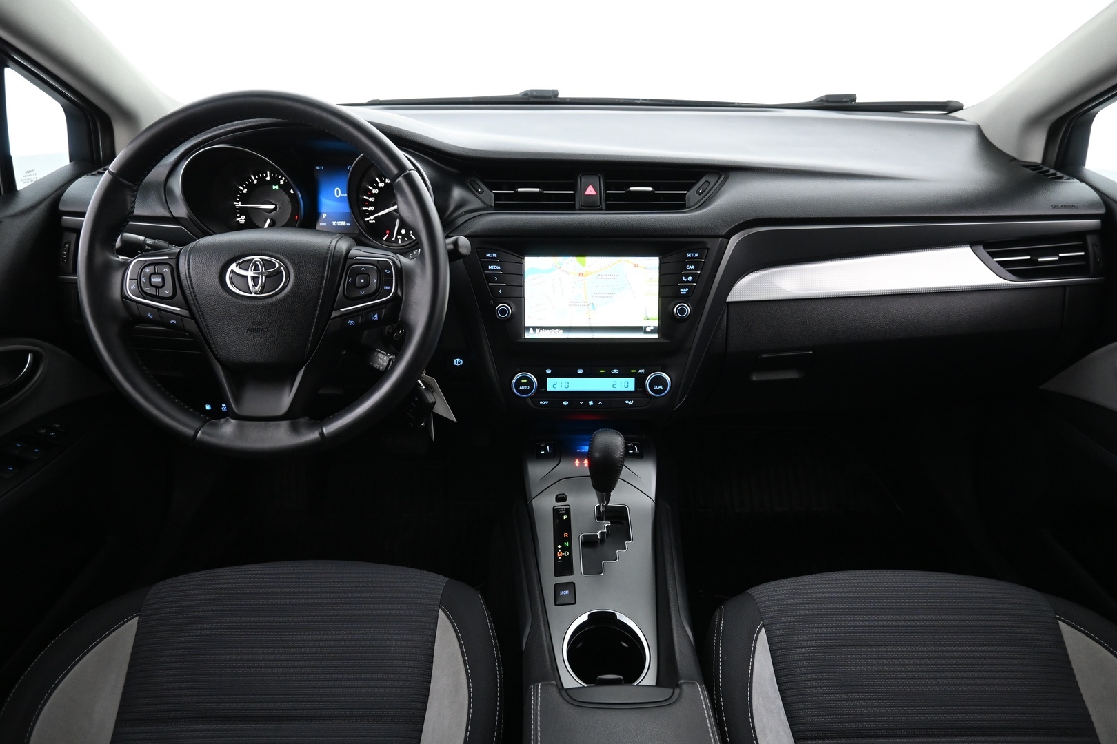 TOYOTA Avensis 2016