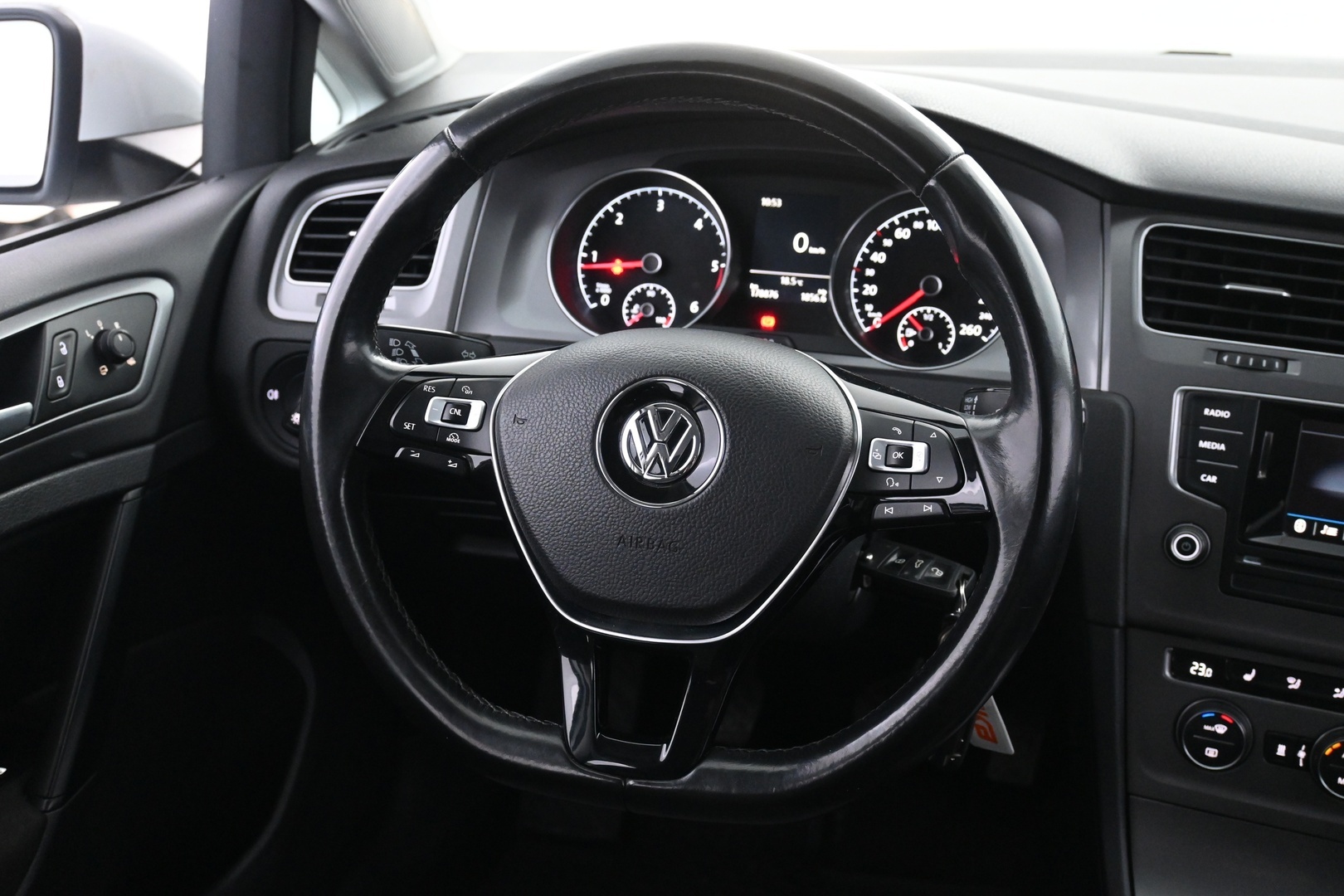 VOLKSWAGEN Golf 2017