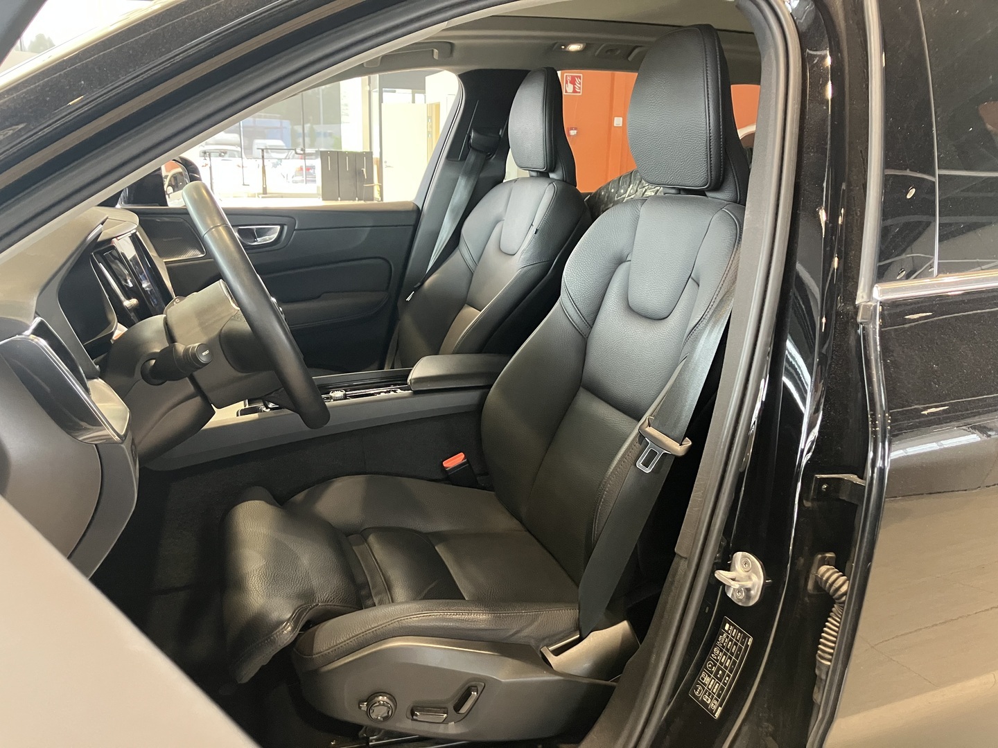 VOLVO XC60 2023