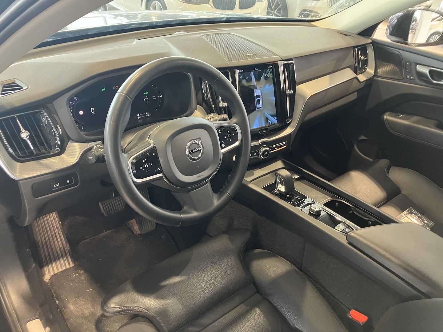 VOLVO XC60 2023