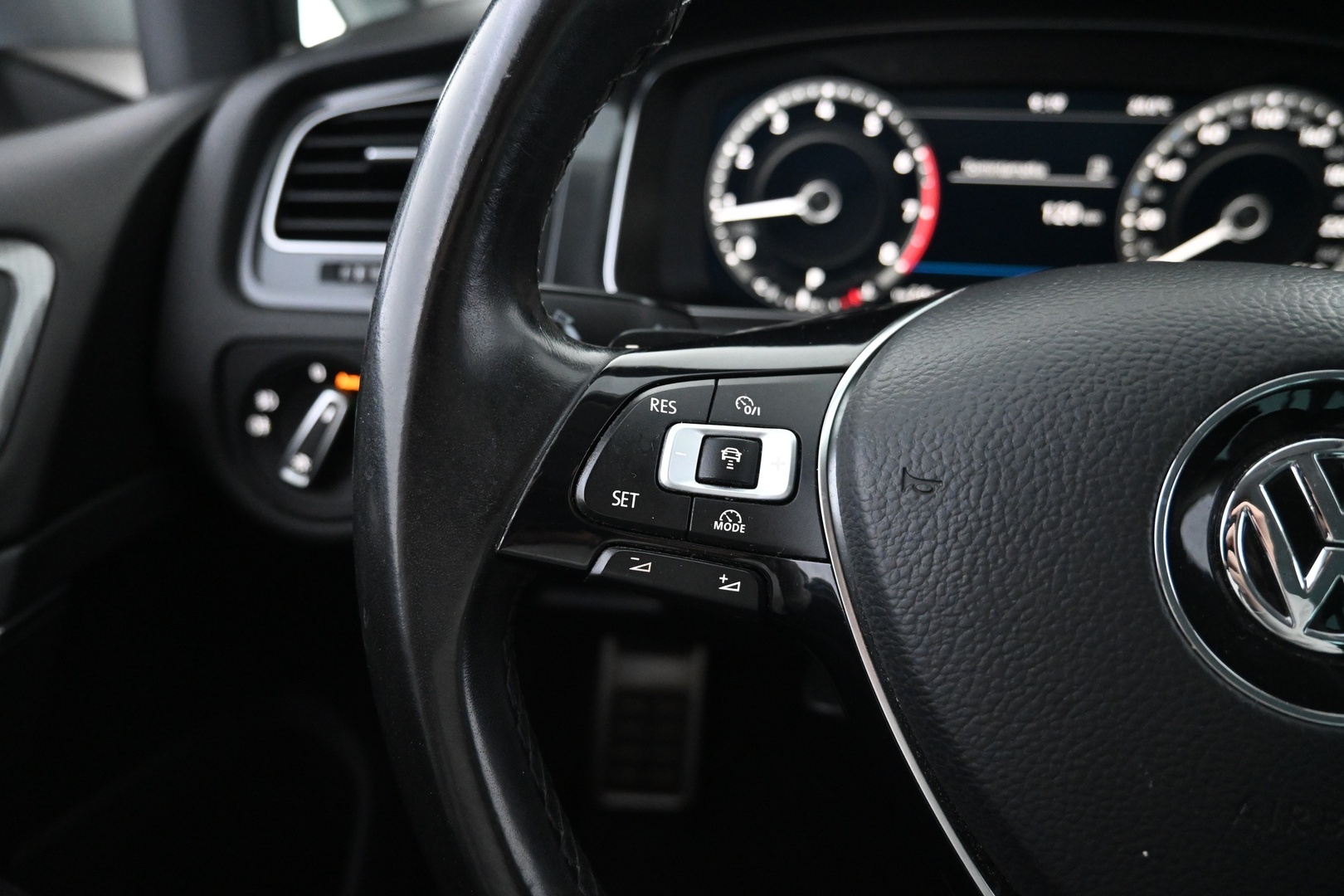 VOLKSWAGEN Golf 2018