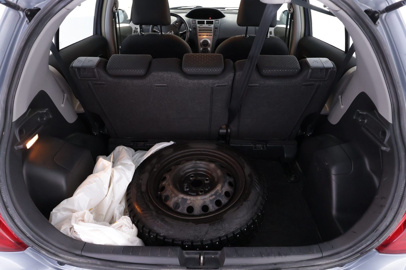 TOYOTA Yaris 2011