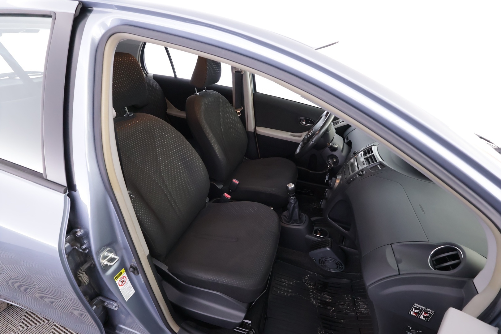TOYOTA Yaris 2011