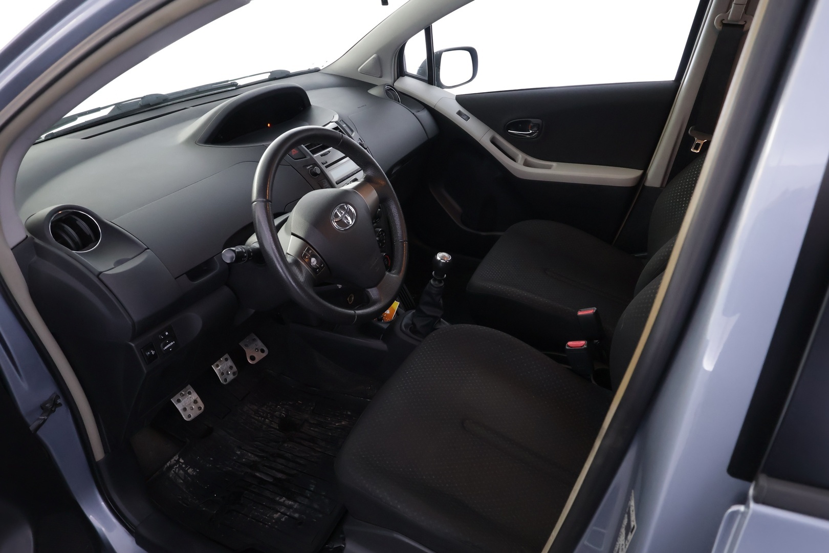 TOYOTA Yaris 2011