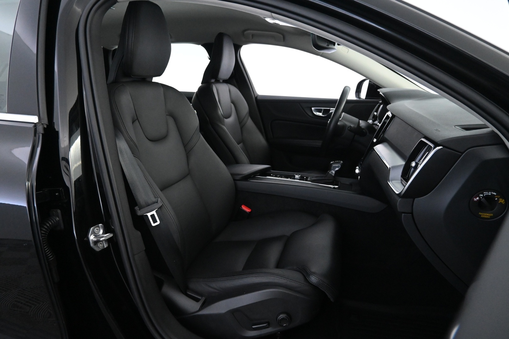 VOLVO V60 2021