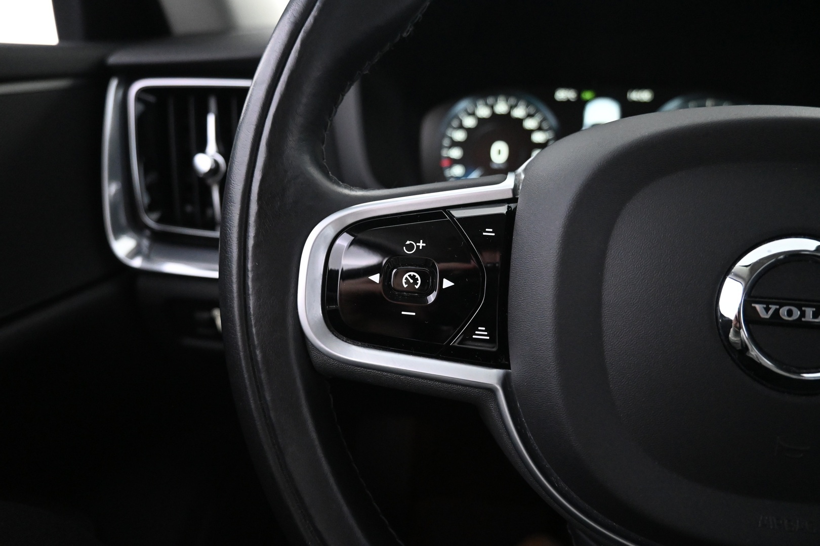 VOLVO V60 2021