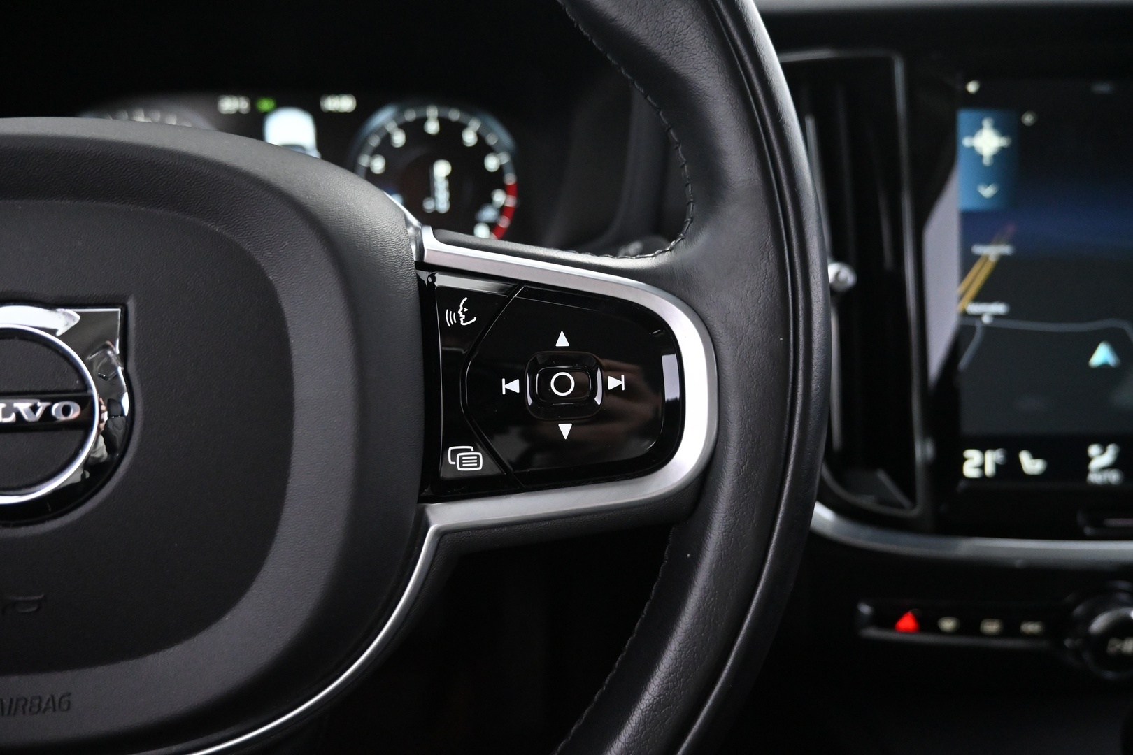 VOLVO V60 2021