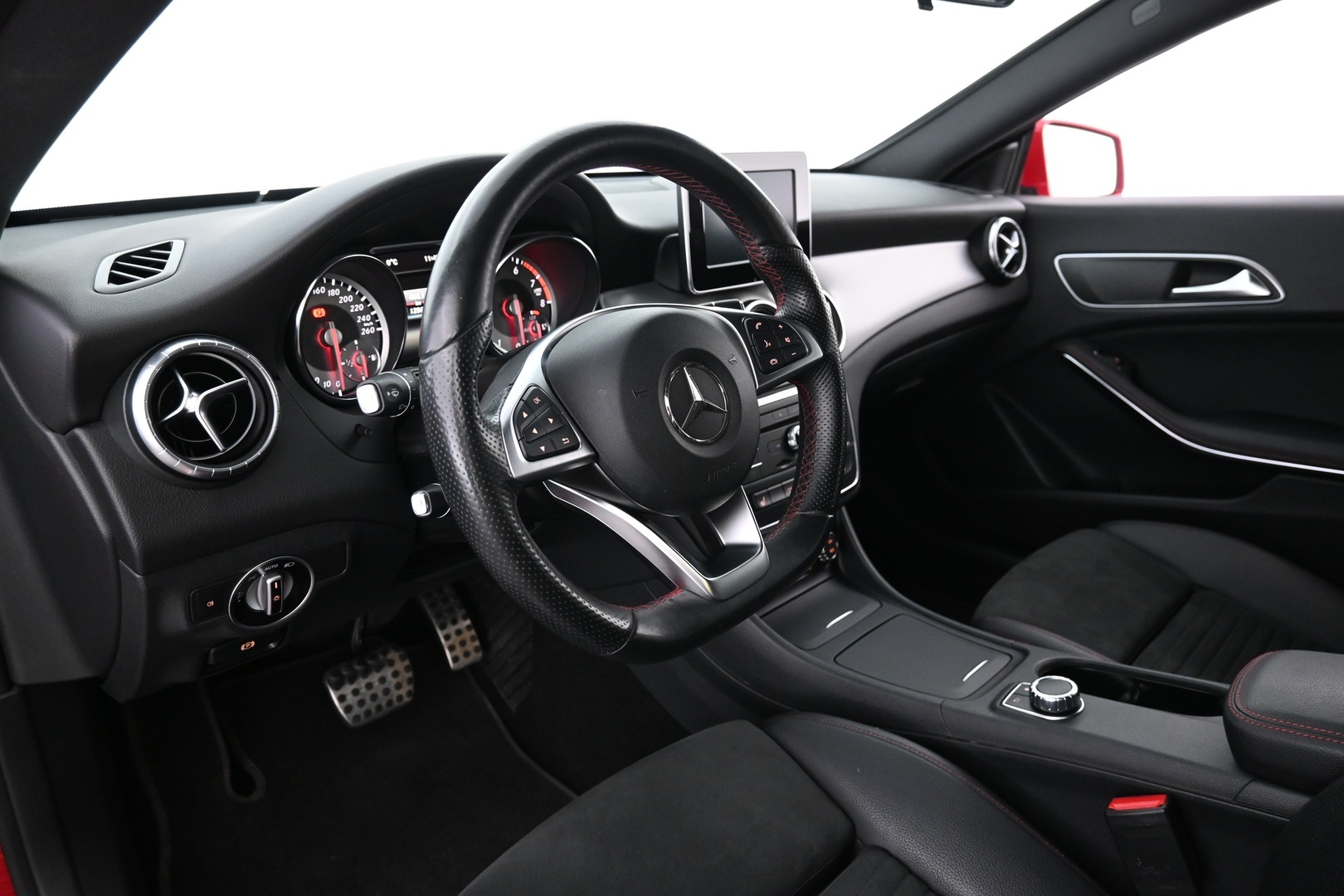 MERCEDES-BENZ CLA 2016