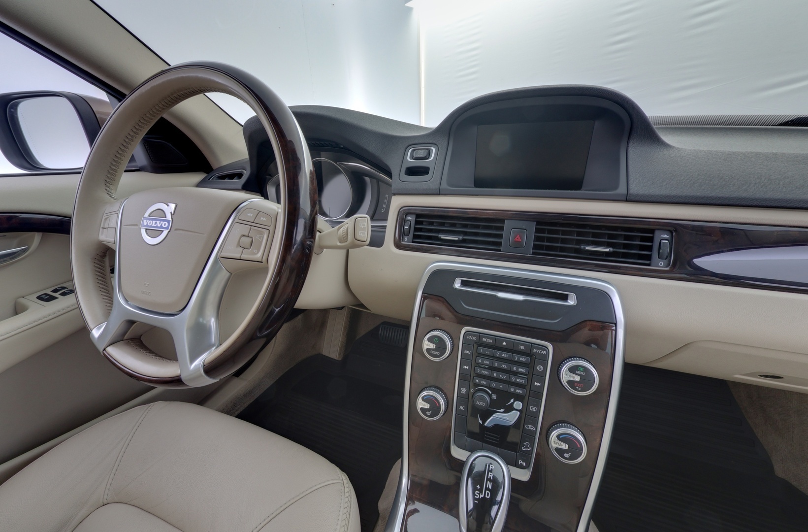 VOLVO XC70 2015