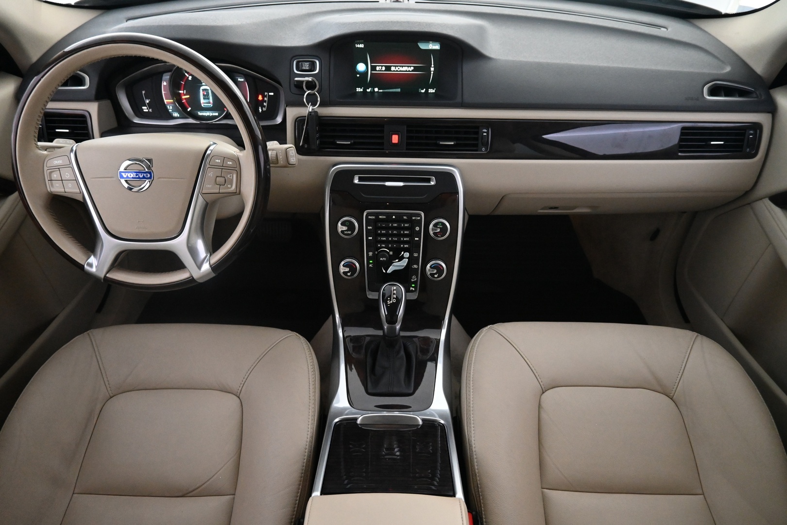 VOLVO XC70 2015