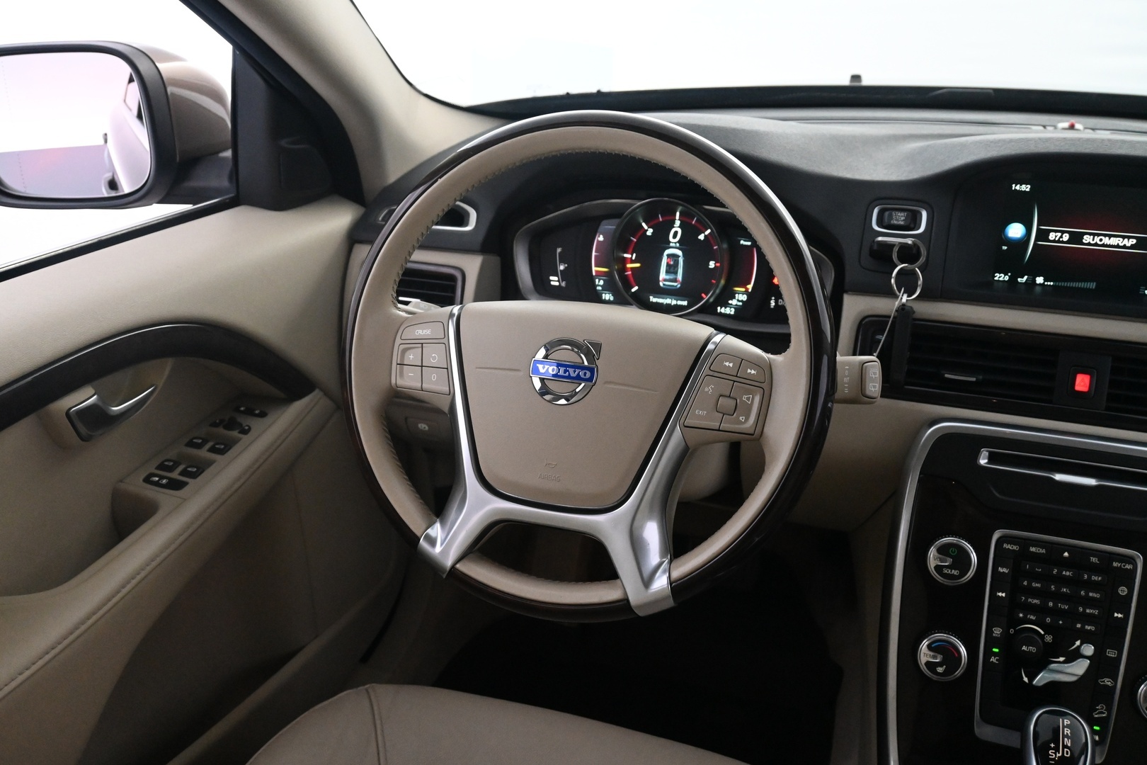 VOLVO XC70 2015