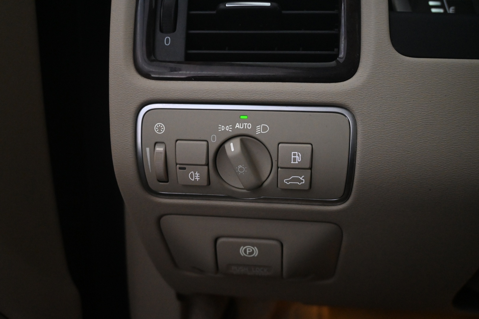 VOLVO XC70 2015