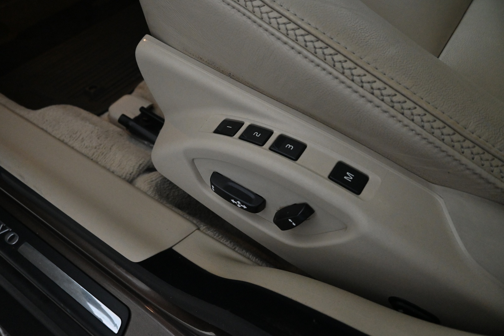 VOLVO XC70 2015