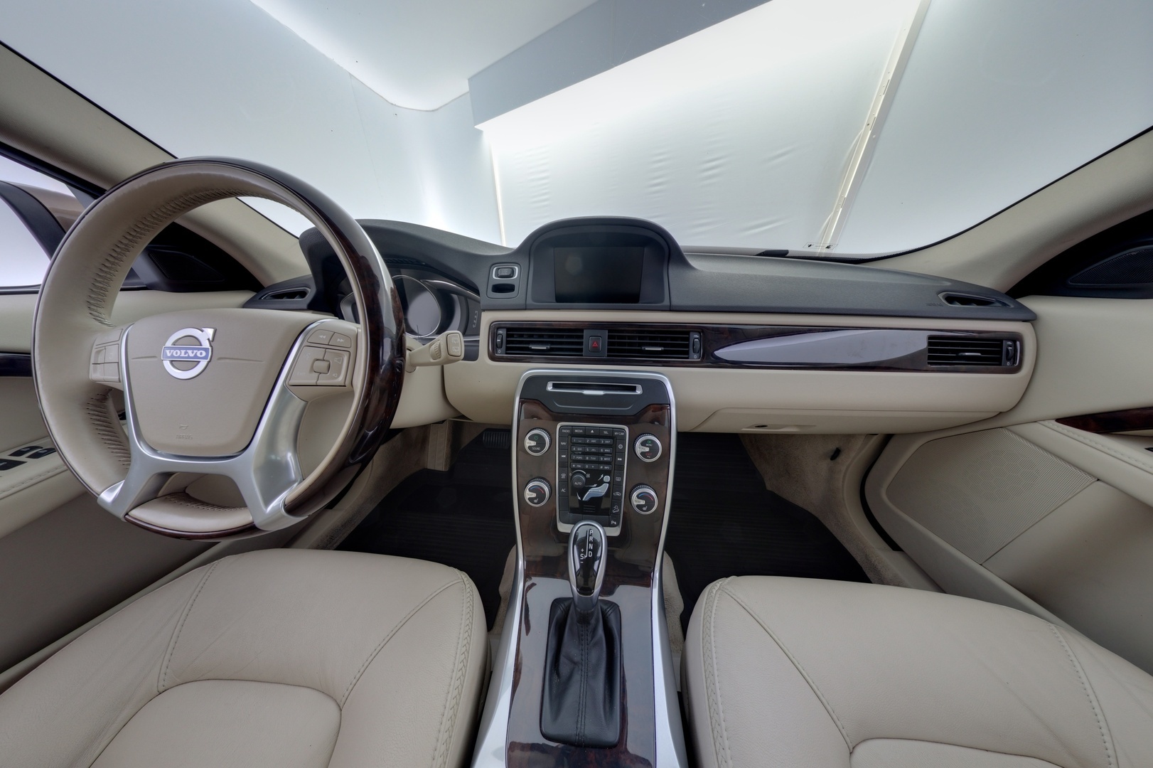 VOLVO XC70 2015