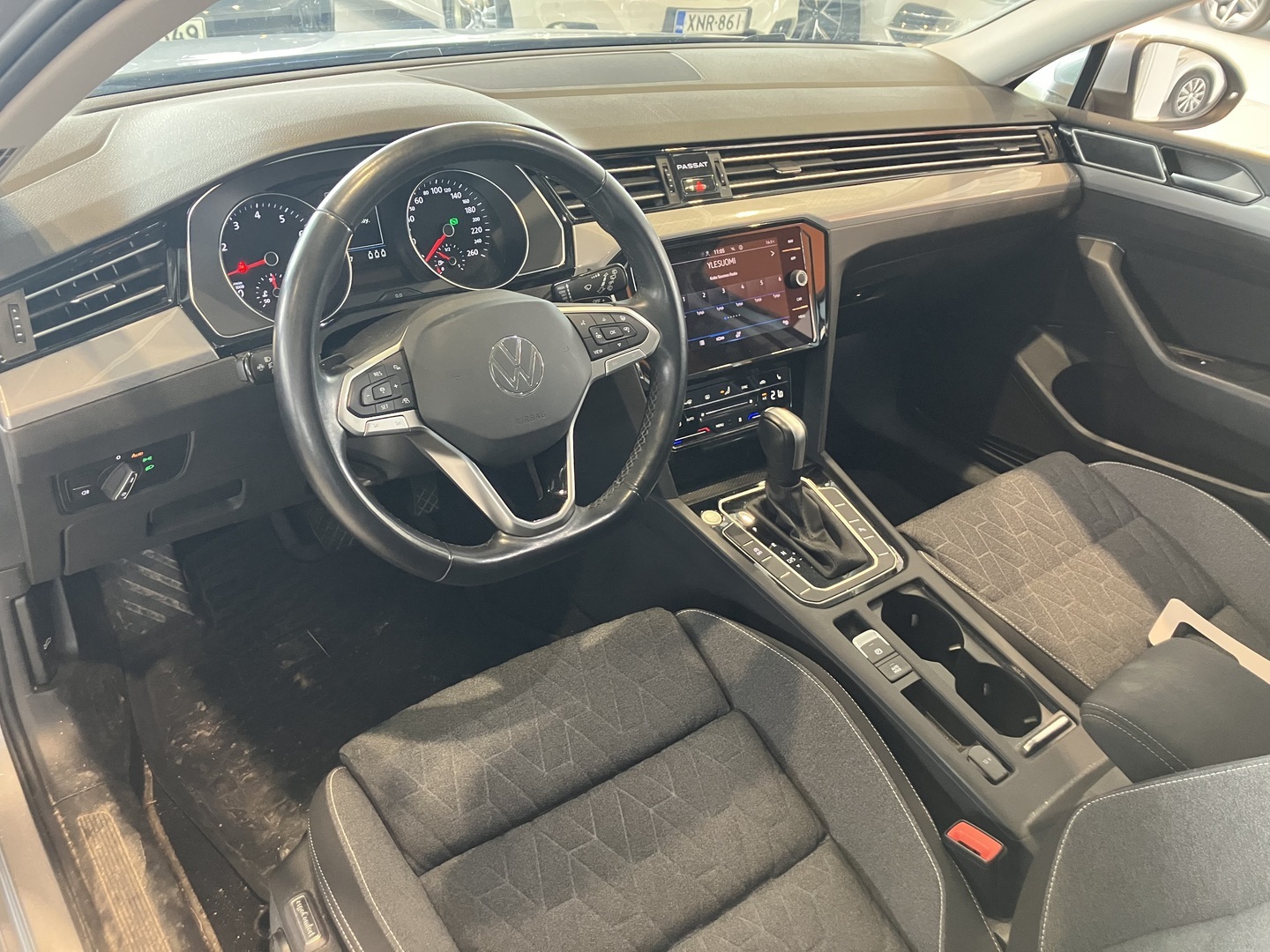 VOLKSWAGEN Passat 2023