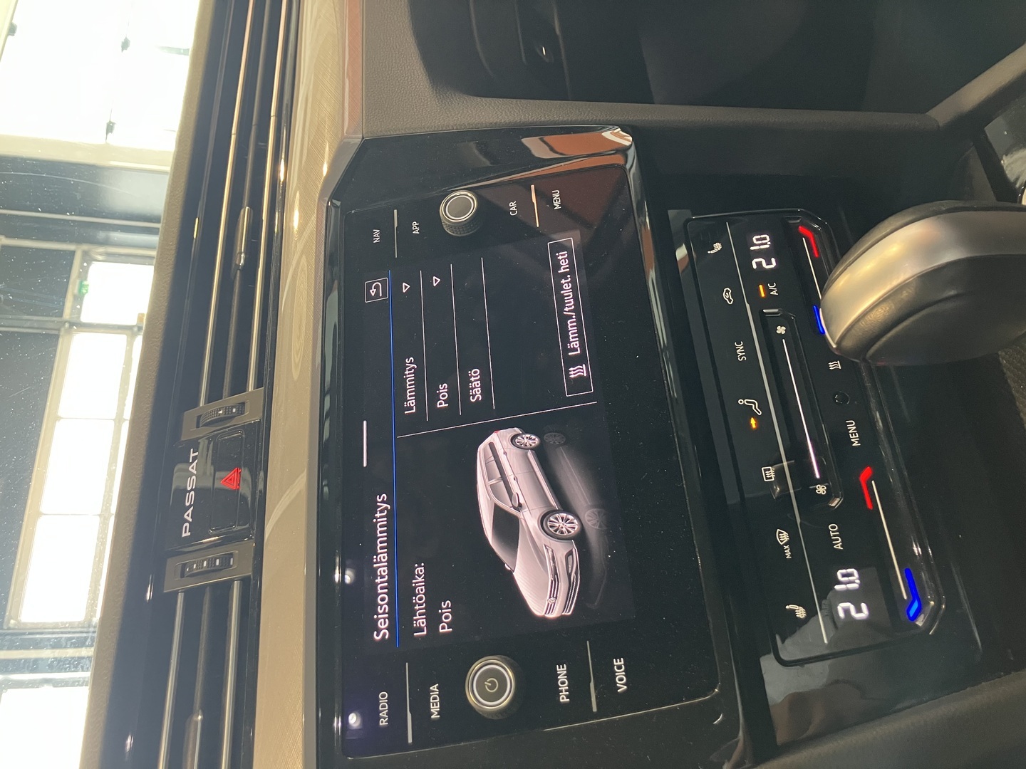 VOLKSWAGEN Passat 2023