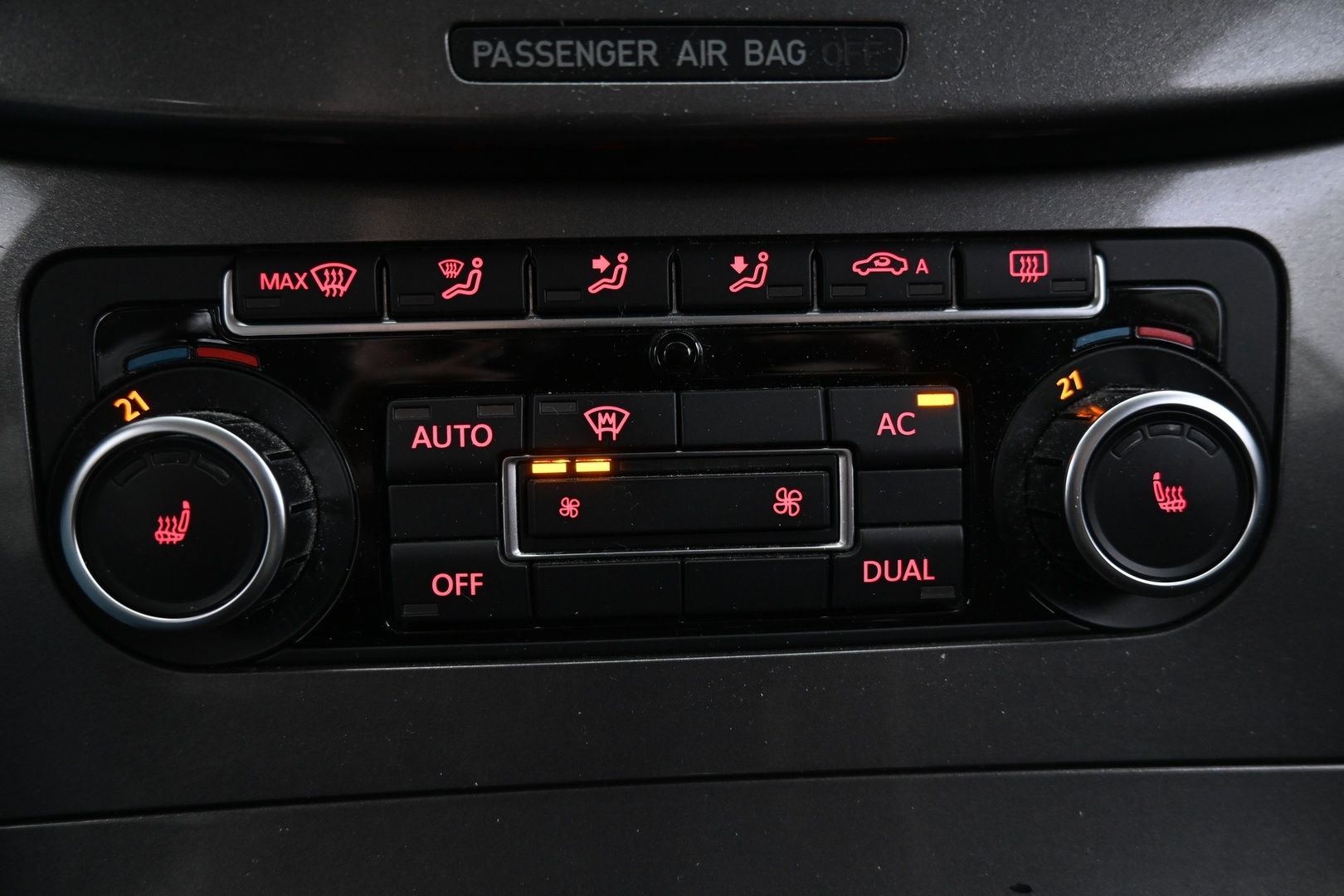 VOLKSWAGEN Passat 2010