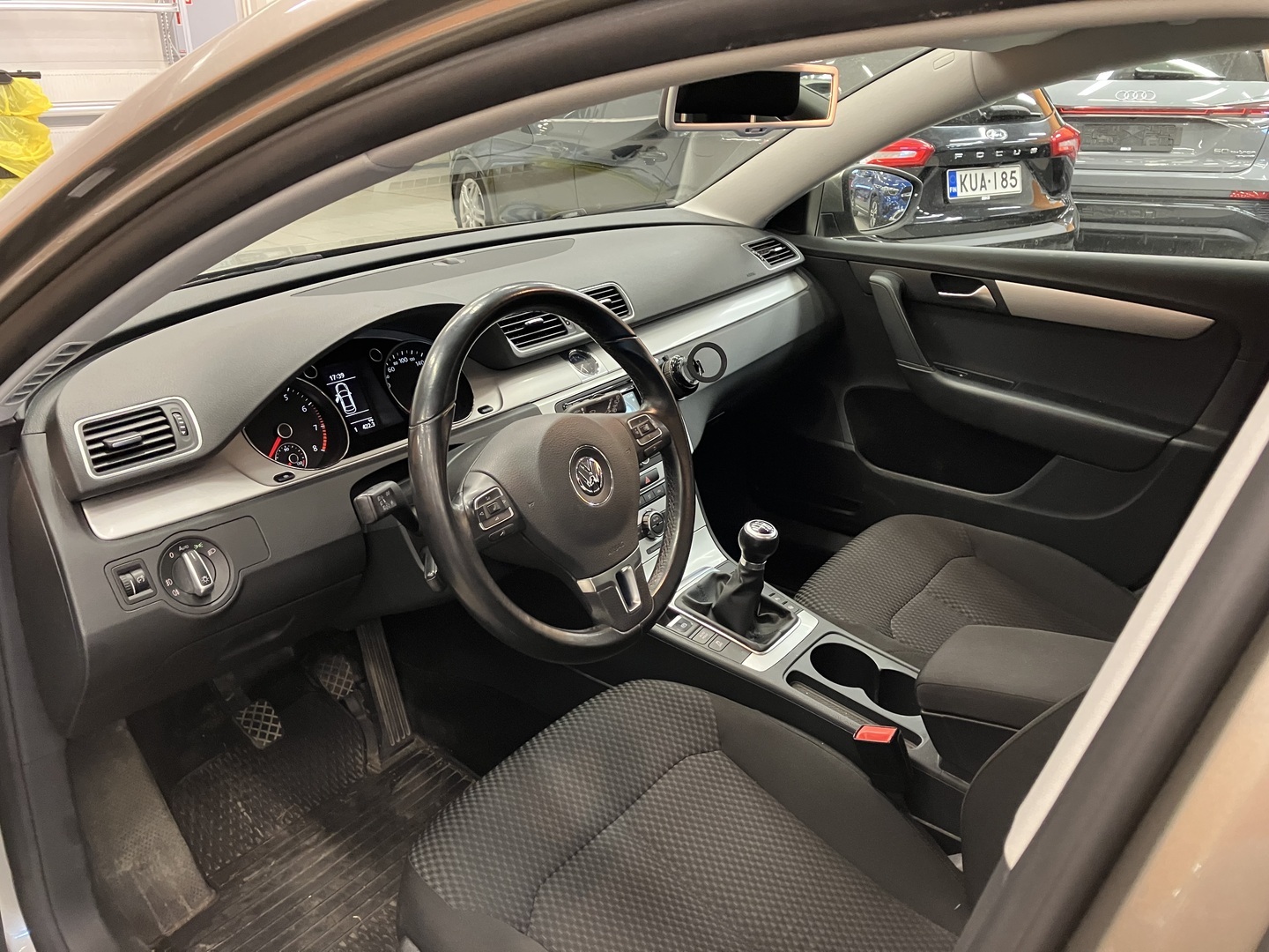 VOLKSWAGEN Passat 2012
