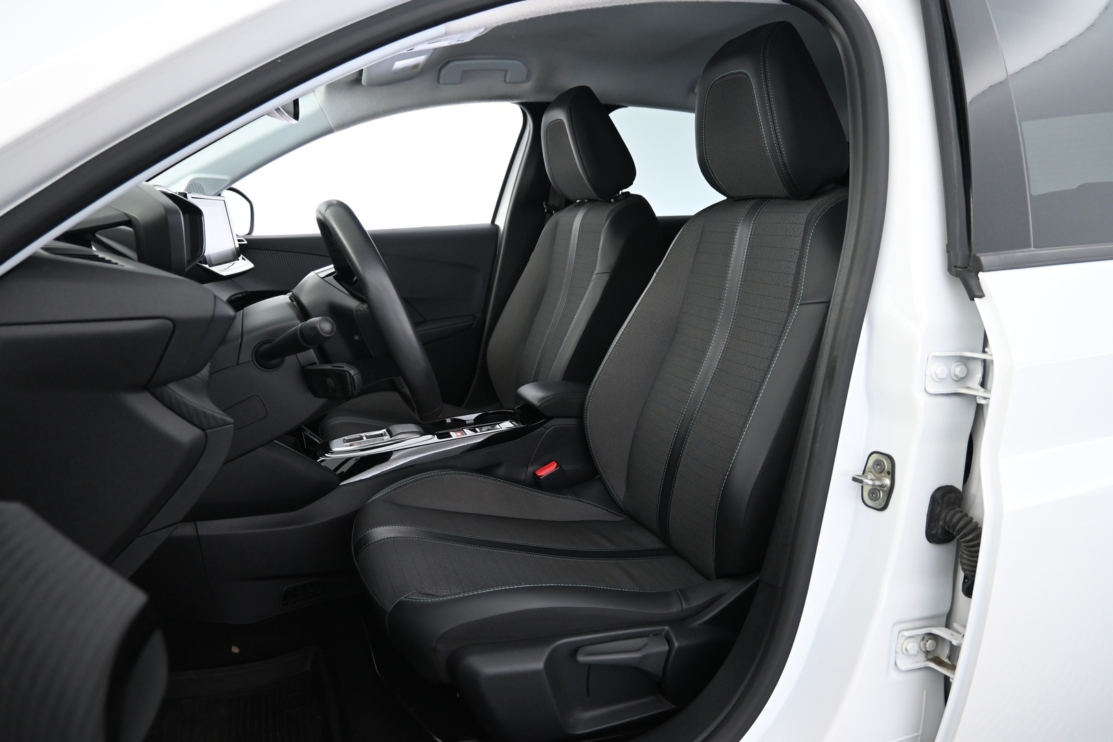 PEUGEOT e-208 2023