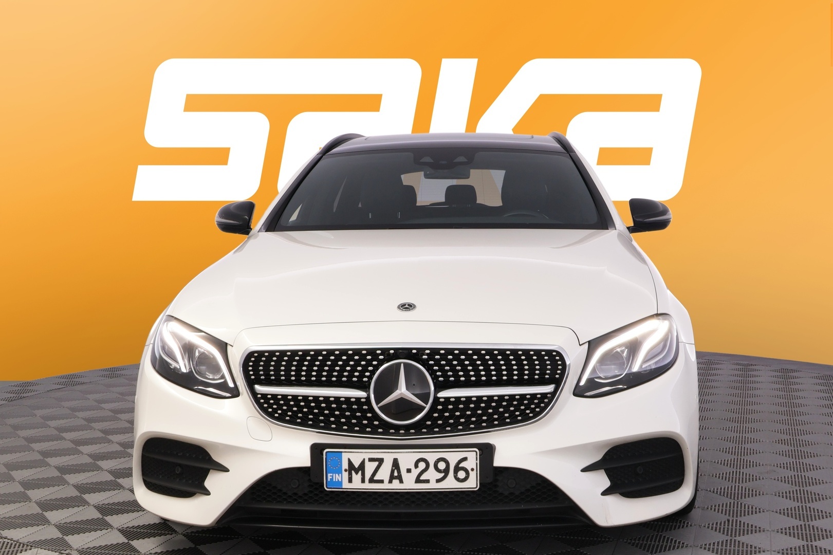 MERCEDES-BENZ E 2020