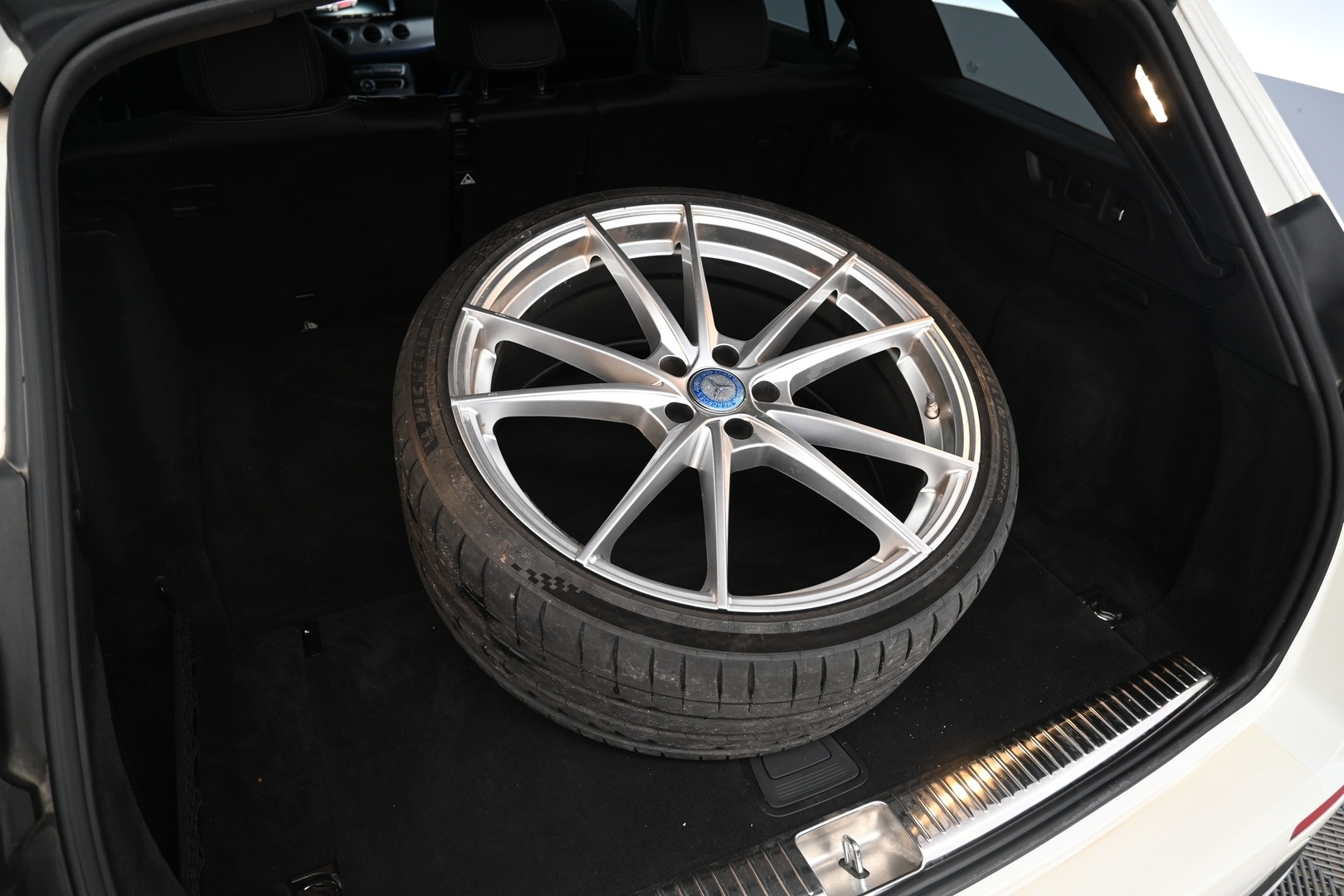 MERCEDES-BENZ E 2020