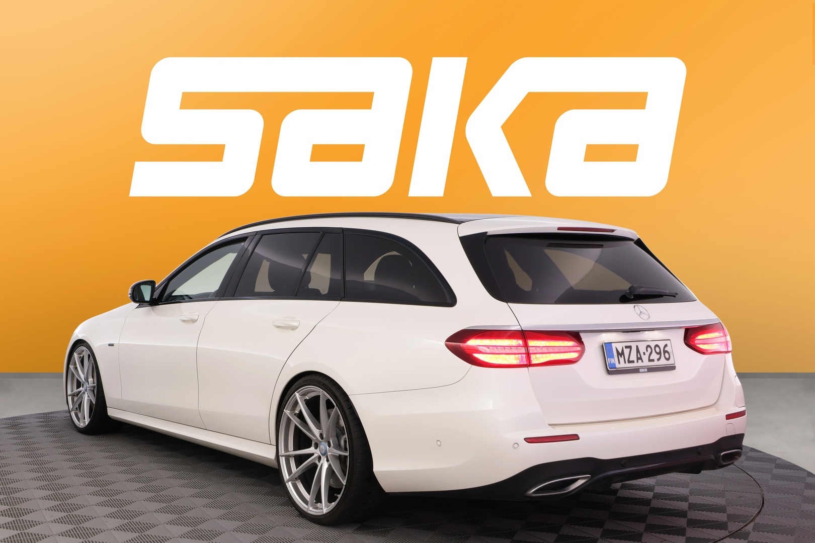 MERCEDES-BENZ E 2020