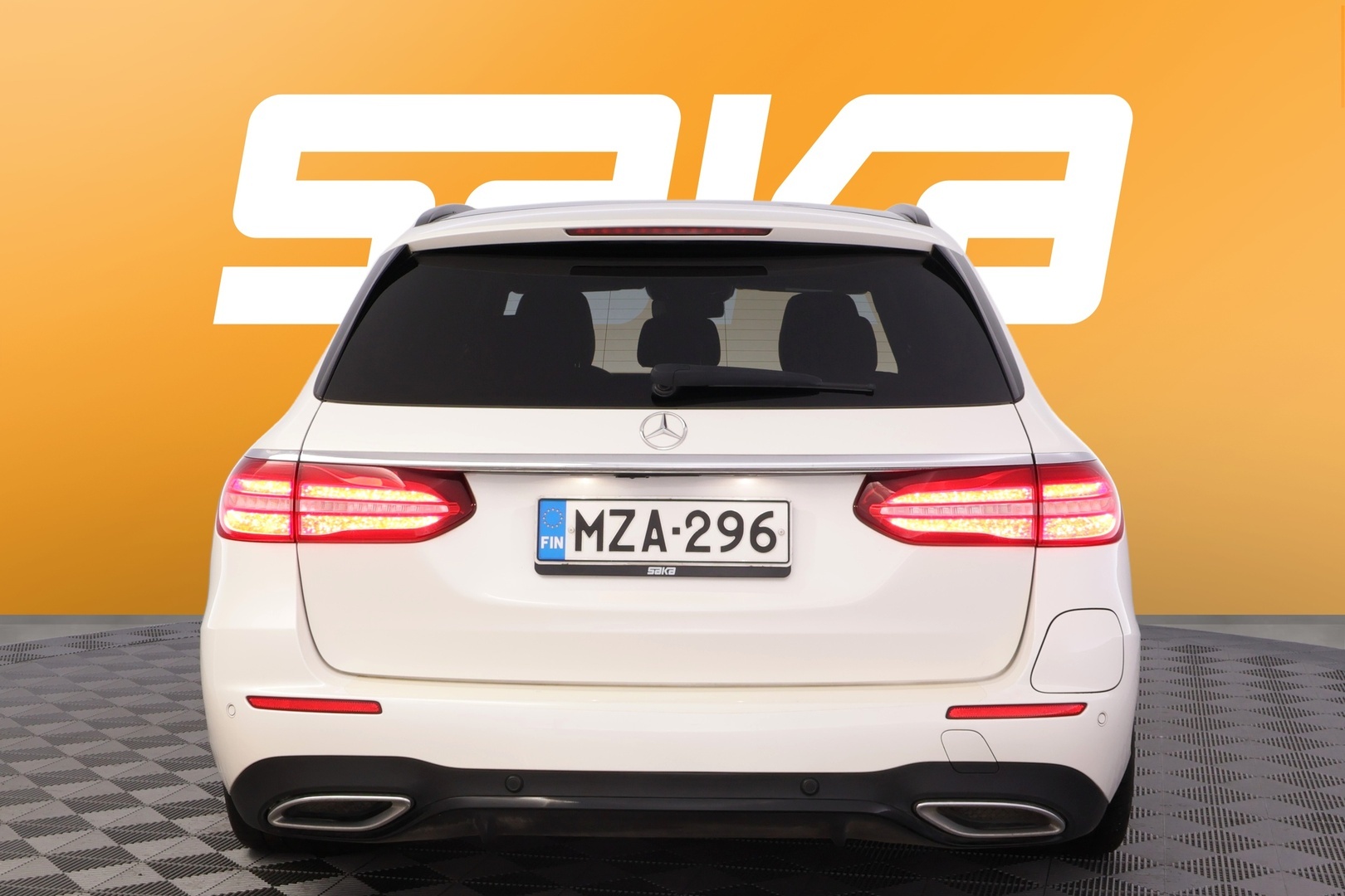 MERCEDES-BENZ E 2020