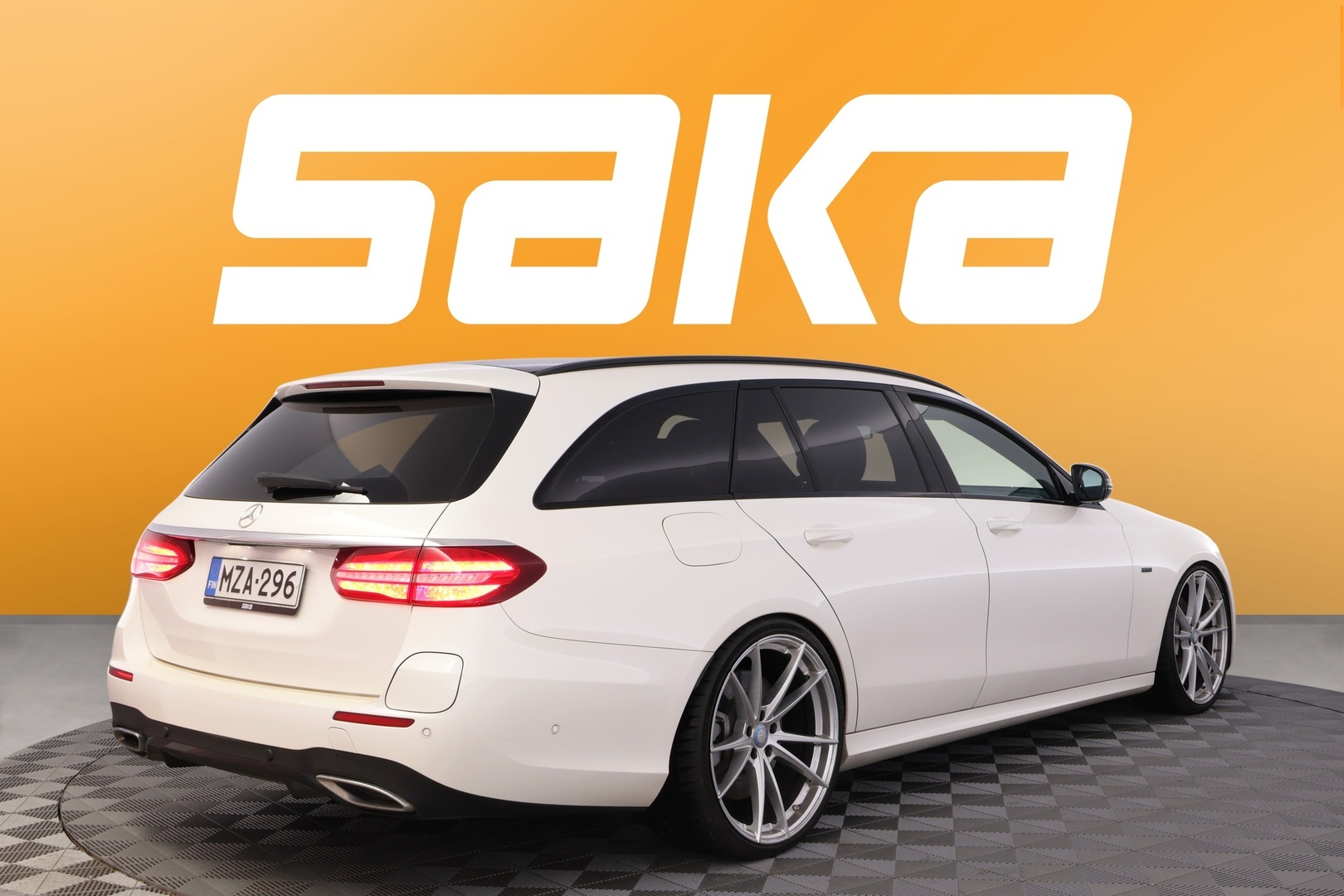 MERCEDES-BENZ E 2020