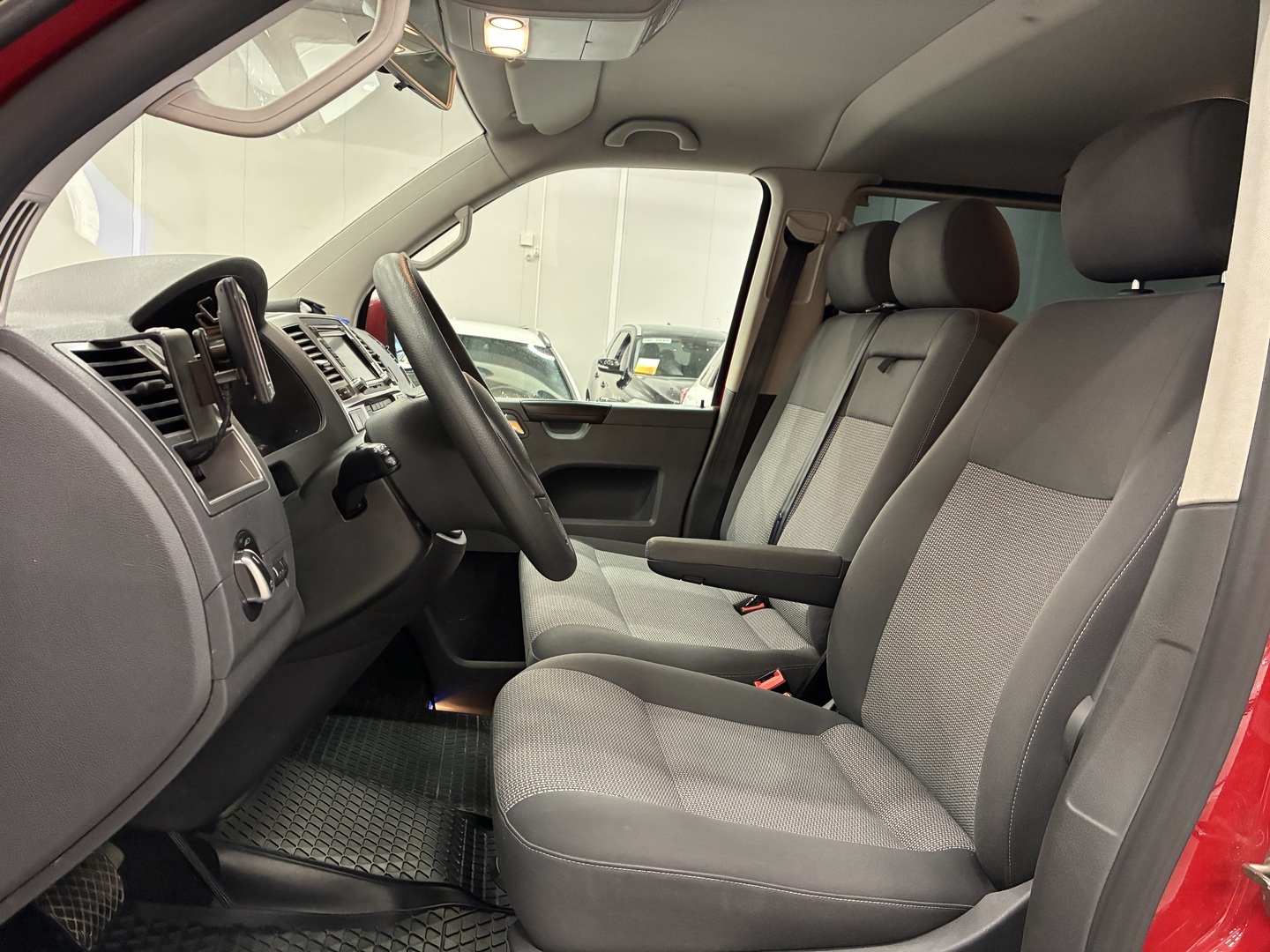 VOLKSWAGEN Caravelle 2013