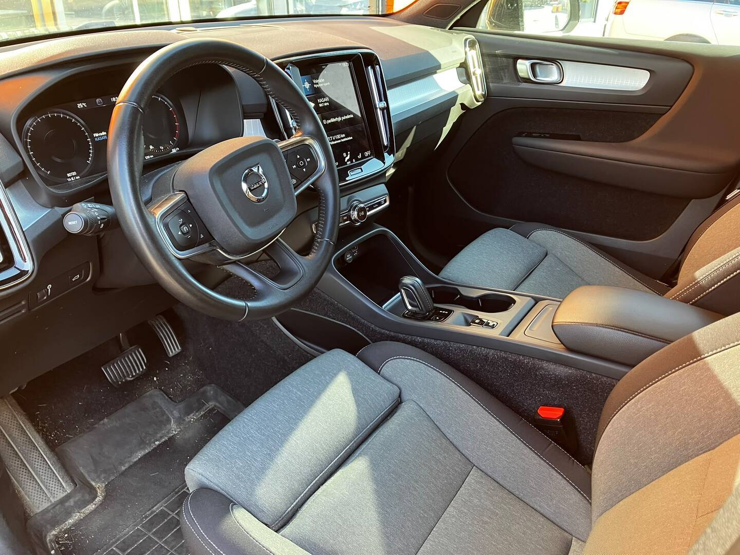 VOLVO XC40 2021
