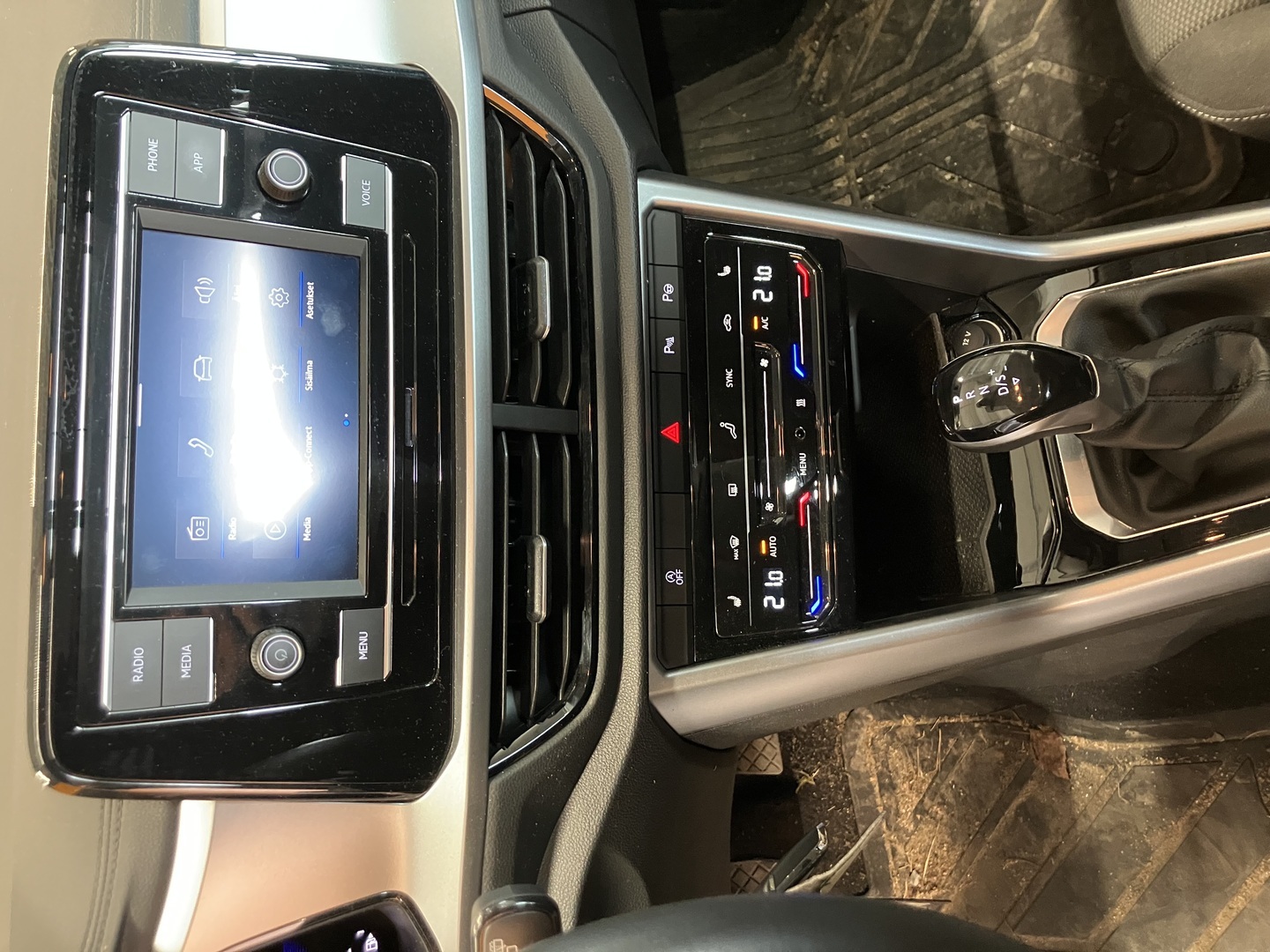 VOLKSWAGEN T-Roc 2024