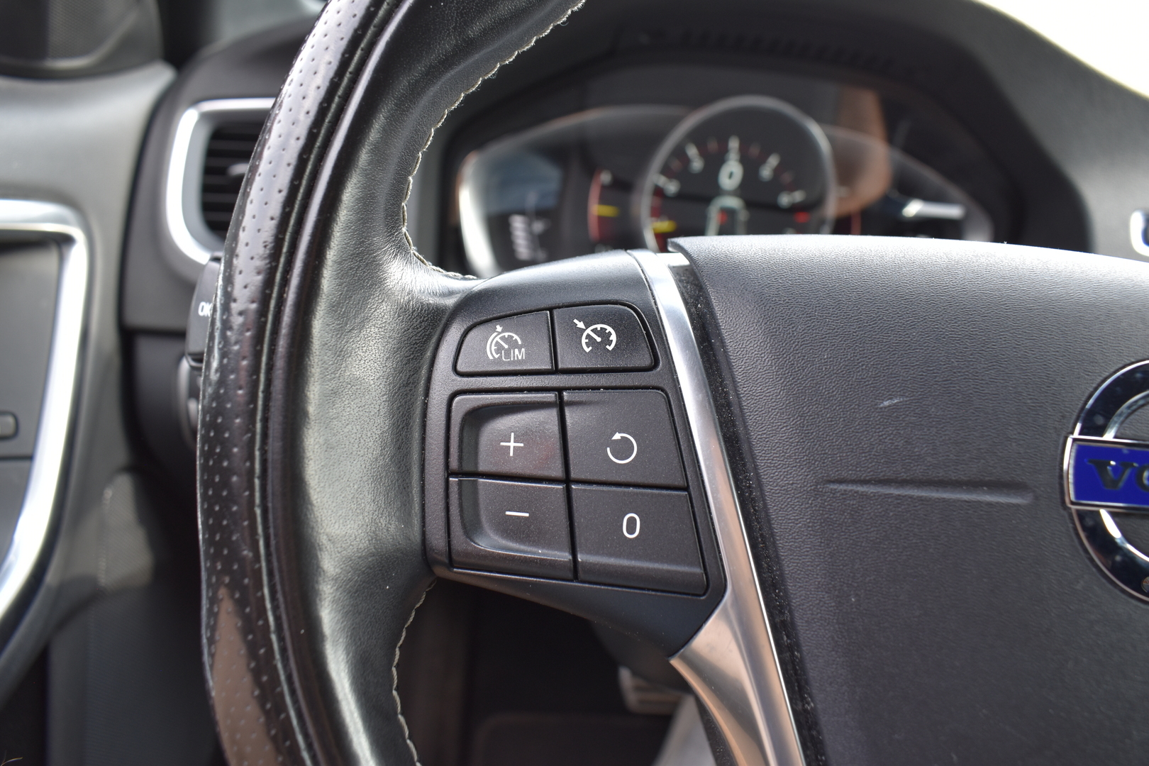 VOLVO S60 2016